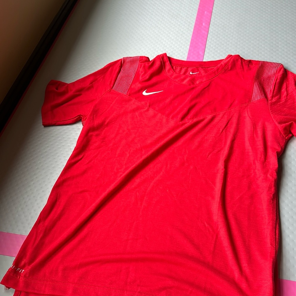 Nike tee